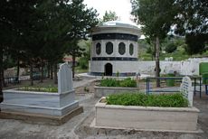 Haydar Sultan Camii ve Türbesi